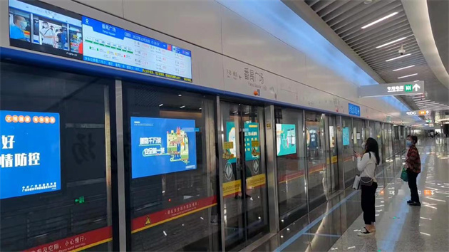 看站枱燈帶顏色識別灣區最快地鐵線快慢車