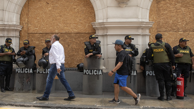 秘魯國防部長宣布全國進入緊急狀態