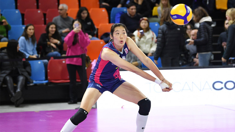 朱婷征戰女排歐聯盃首場比賽斬獲全場最高分