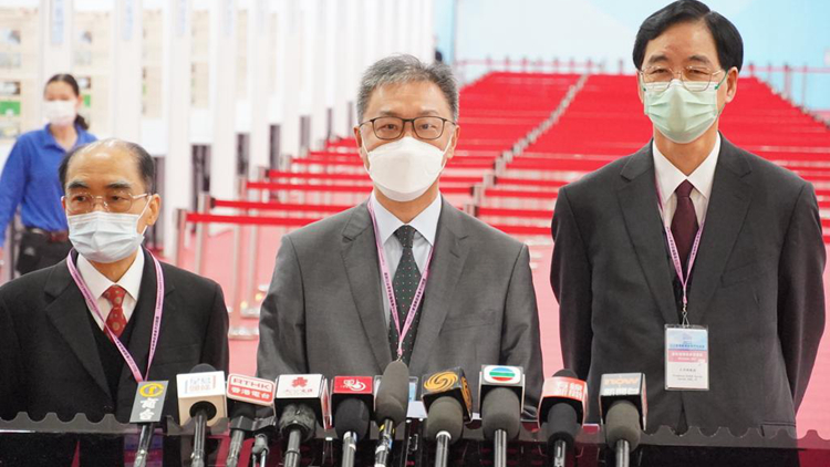  陸啟康巡視票站 指有信心選委會補選順利進行