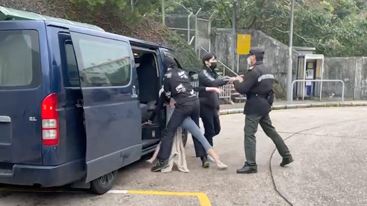 有片 | 赤柱監獄外發生擄人上車案 女事主與被捕人涉金錢糾紛