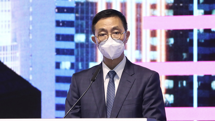 楊潤雄祝賀何詩蓓再奪獎牌