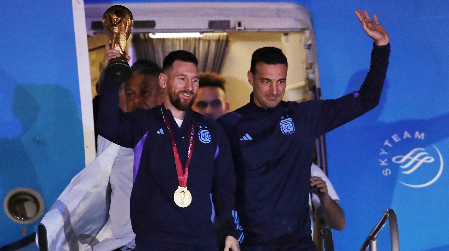 圖集｜美斯領大軍凱旋   阿根廷勝利巡遊舉國歡騰