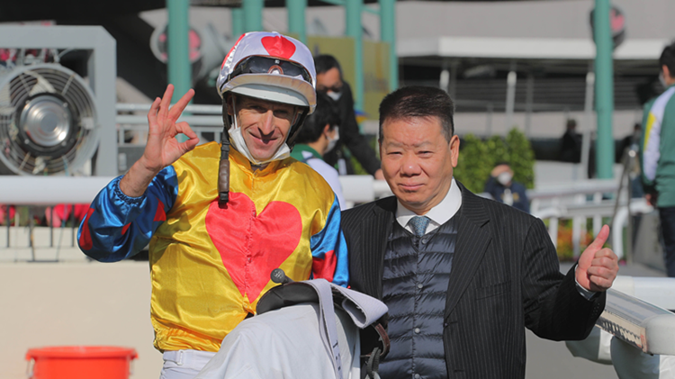 沙田賽馬第五場布文墮馬受傷送院 馬會腰斬賽事注項退款