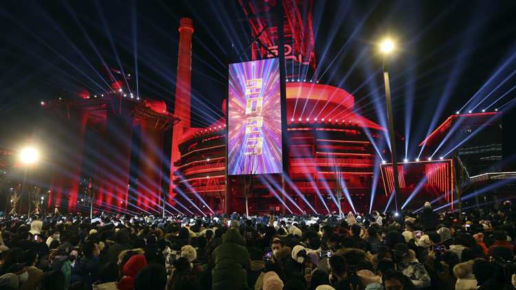 圖集｜內地民眾以各種方式迎接新年 祈願國泰民安