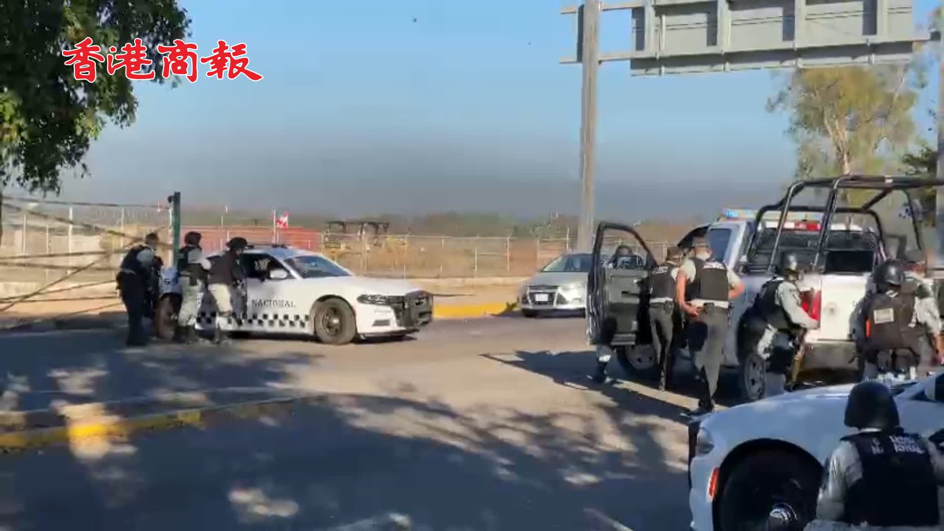 有片｜墨西哥一客機遭槍擊襲擊 乘客驚嚇趴地自保