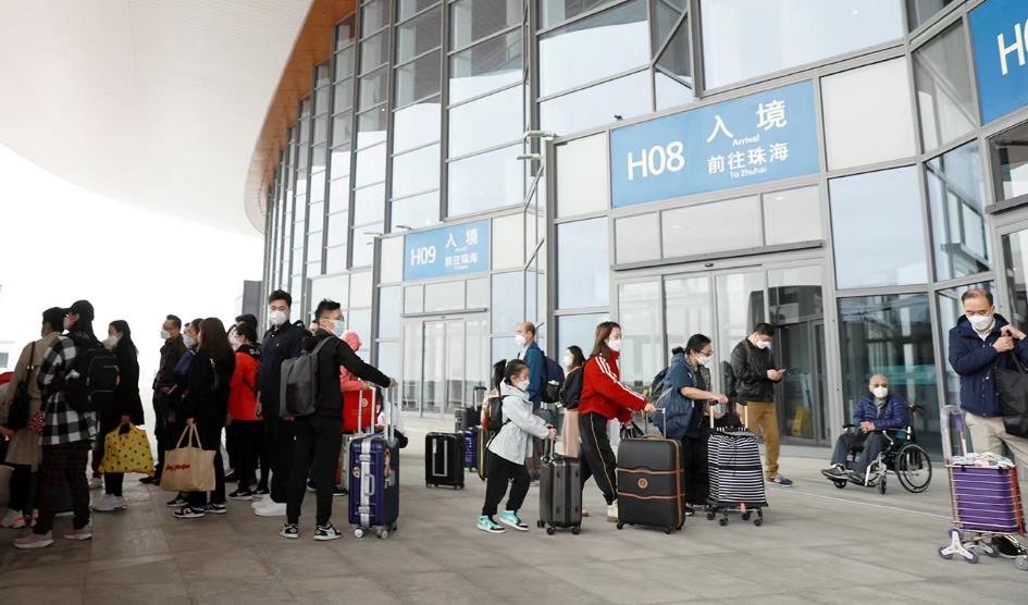 1月8日凌晨 港珠澳大橋迎來往來優化措施後首批入境旅客