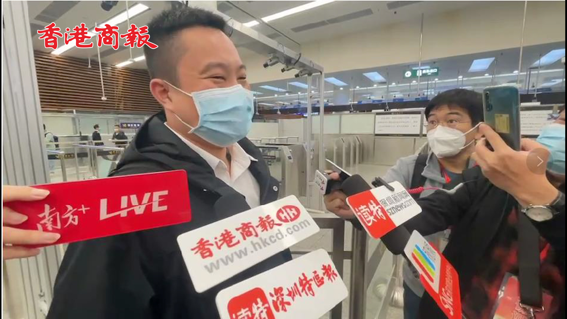 有片｜太開心了！首個旅客經福田口岸入境 深港口岸今起有序恢復旅檢正常通關