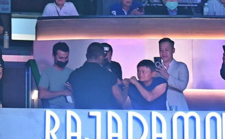 馬雲曼谷被「野生捕獲」 米芝蓮小店用膳 睇泰拳與高手「過招」