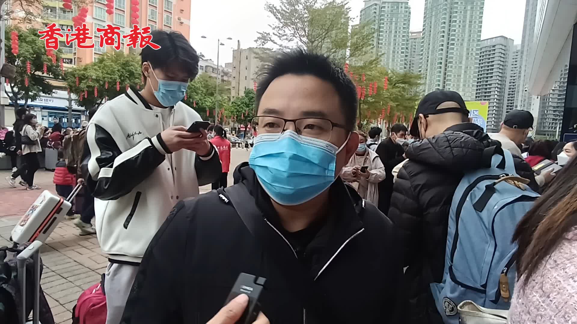 有片｜通關了！ 一家6口齊齊赴港看家人 帶孩子們去迪士尼玩