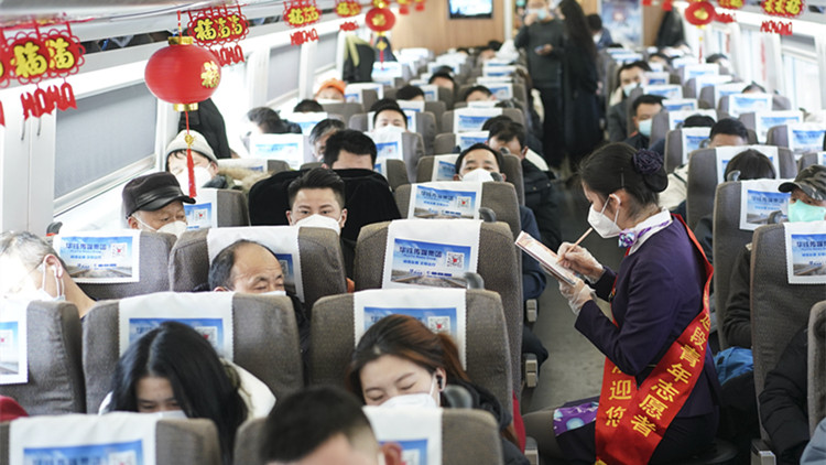 11日全國鐵路發送旅客665萬人次