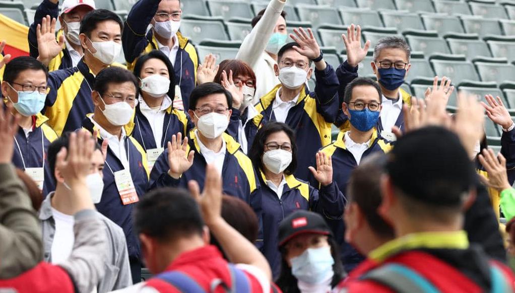 李家超夫婦出席公益金百萬行開步禮 冀邁向全面復常