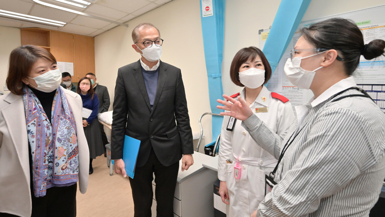 盧寵茂視察威爾斯親王醫院 為前線醫護人員打氣