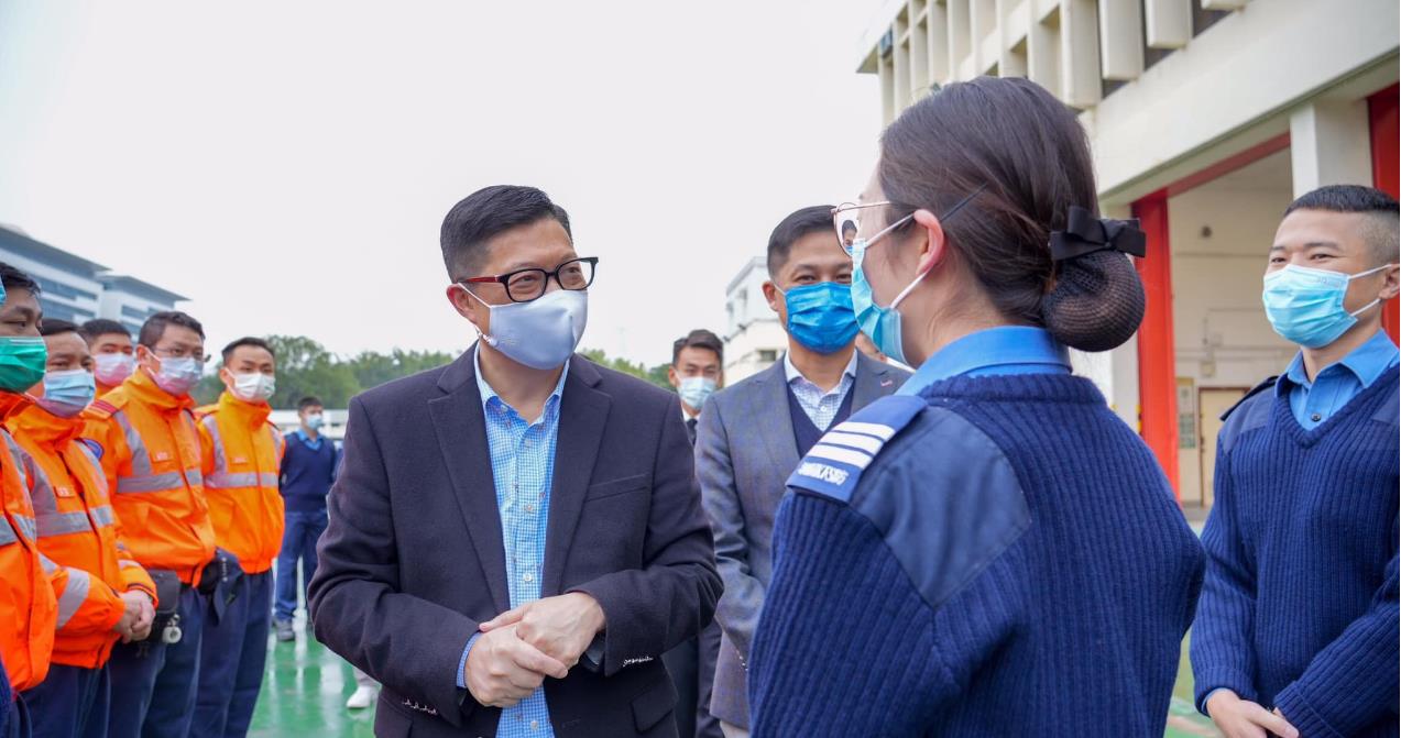 紀律部隊年終無休 鄧炳強為堅守崗位同事打氣