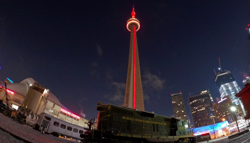 加拿大地標景點兔年新春點亮「中國紅」「歡樂春節」迎高潮
