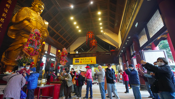 大批善信車公廟祈福 祈求疫情早日退去