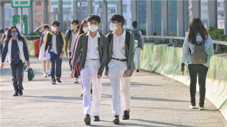 教育局：上半年將陸續推出初中人工智能課 含VR機器人等內容