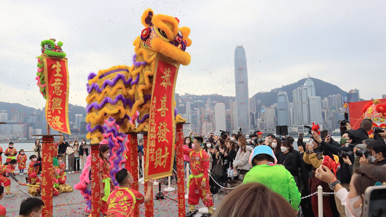 圖集｜海港城喜兔迎春賀新歲　財神爺大派幸運金幣