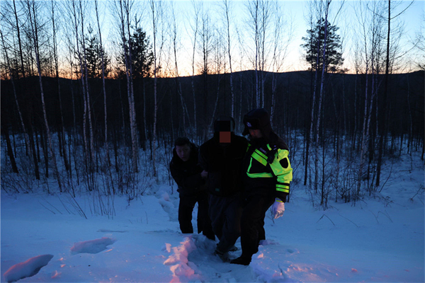 精神障礙患者零下40度走失 黑龍江塔河公安民警火速開展救援