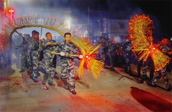 非遺舞龍鬧新春 廣東南雄「香火龍」飛舞為新年祈福
