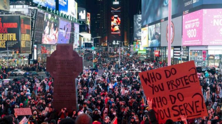 美黑人遭毒打致死案　警方解散涉案治安部隊息民憤