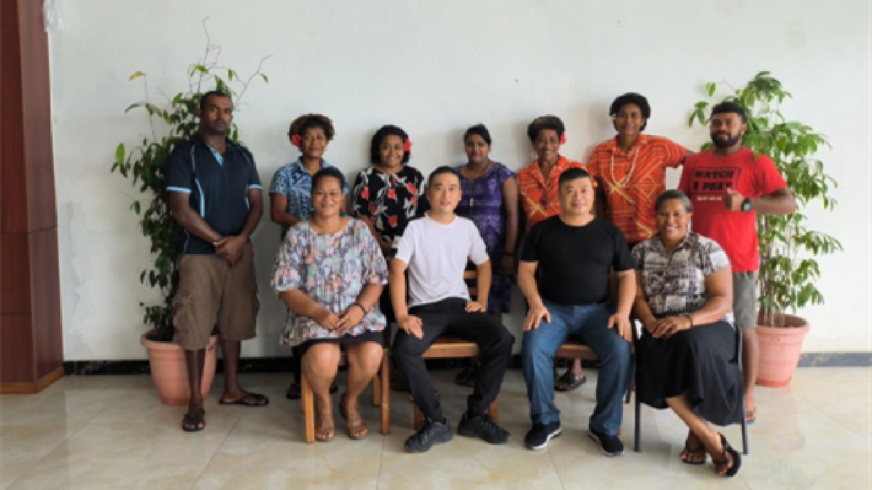 外國友人組團包餃子 感受濃濃中國年味