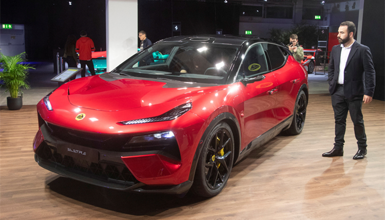 路特斯科技將通過與L Catterton合併上市