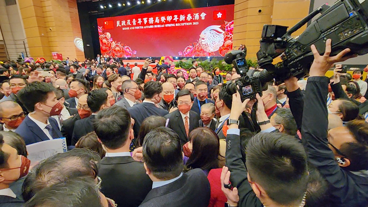 有片｜【木子手記】兔年酒會旺場 「超哥」人氣爆燈