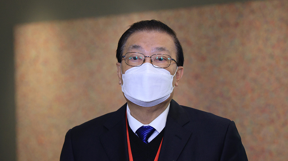 譚耀宗：料全面通關口岸人流不會超負荷