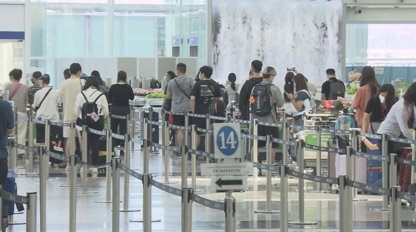 楊潤雄：難料訪港旅客量何時回復至疫前水平