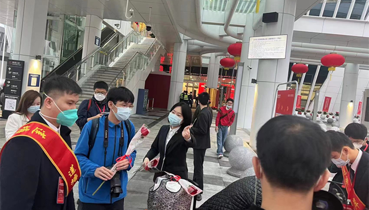 【商報快評】口岸繁忙景再現  全面通關振民心