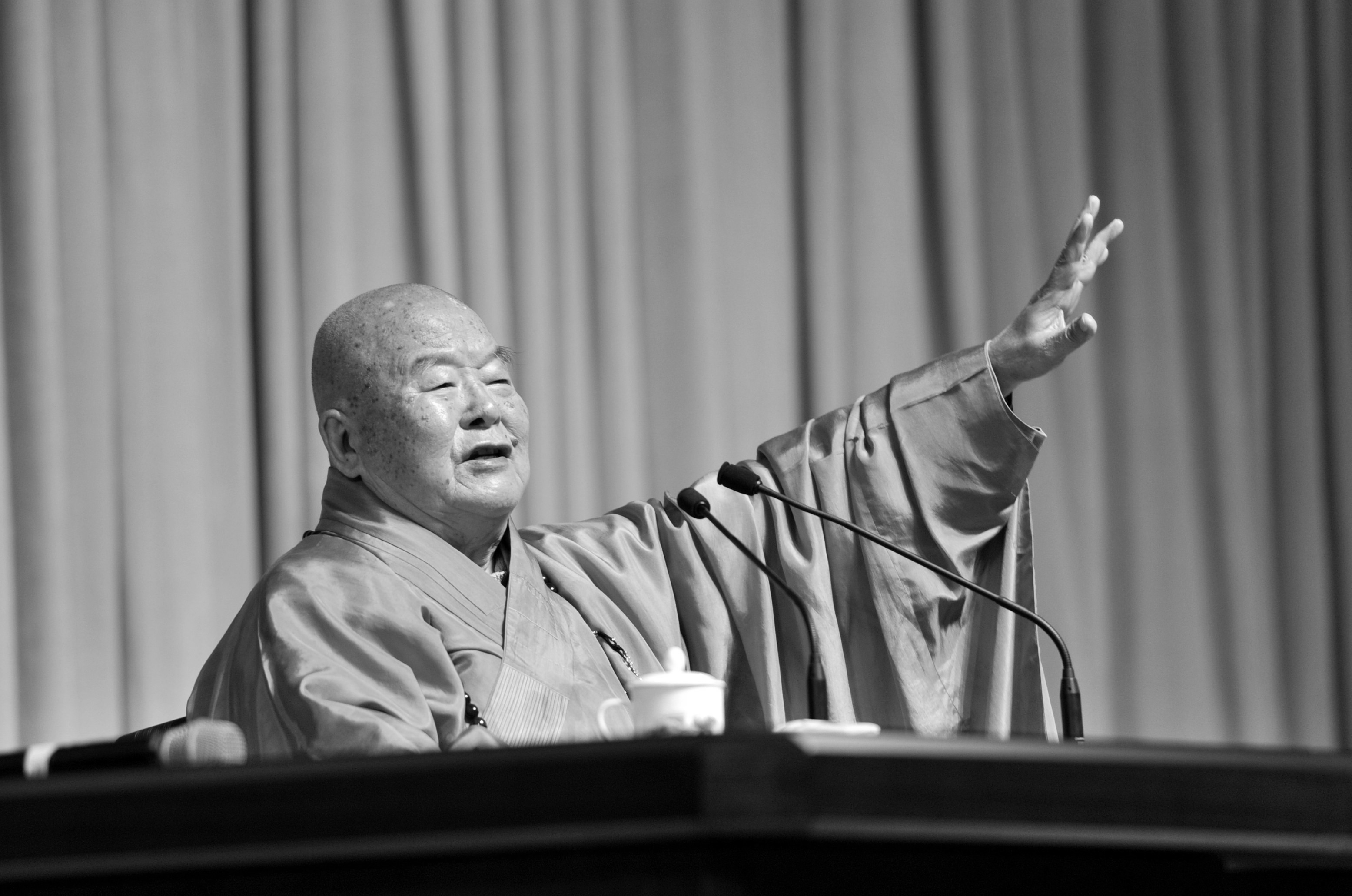 美國佛光山西來寺開放弔唁星雲大師