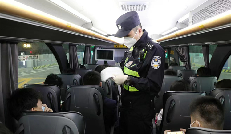 港珠澳大橋珠海口岸迎「通關」後首批香港跨境學生