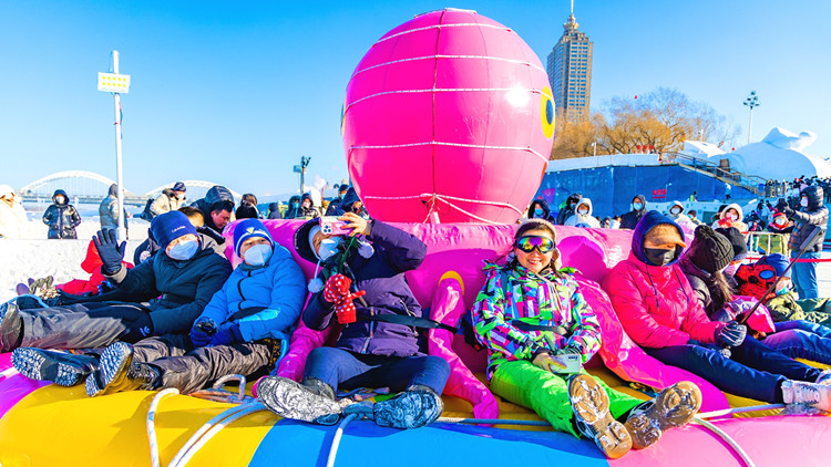 哈爾濱：冰雪歡歌情正濃 勝景煙火人氣爆棚