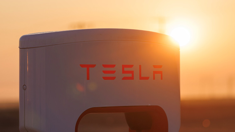 特斯拉將在美國召回超過36萬輛全自動駕駛車輛