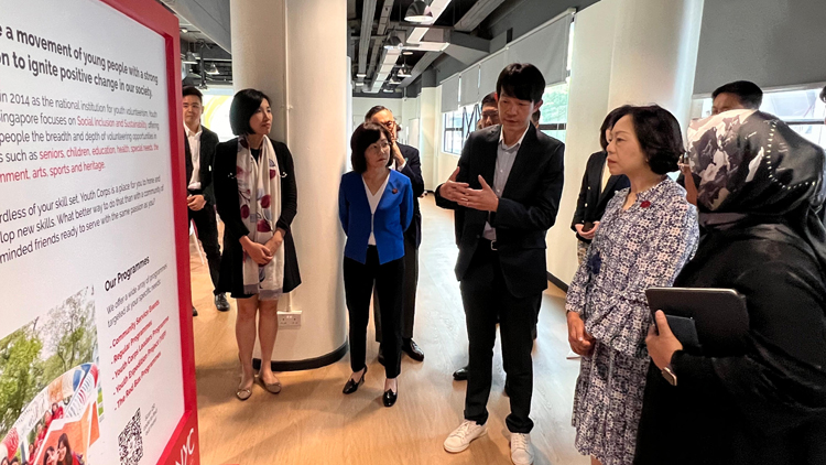 麥美娟晤星國青年理事會總裁蔡大衛 就推動兩地青年發展交換意見