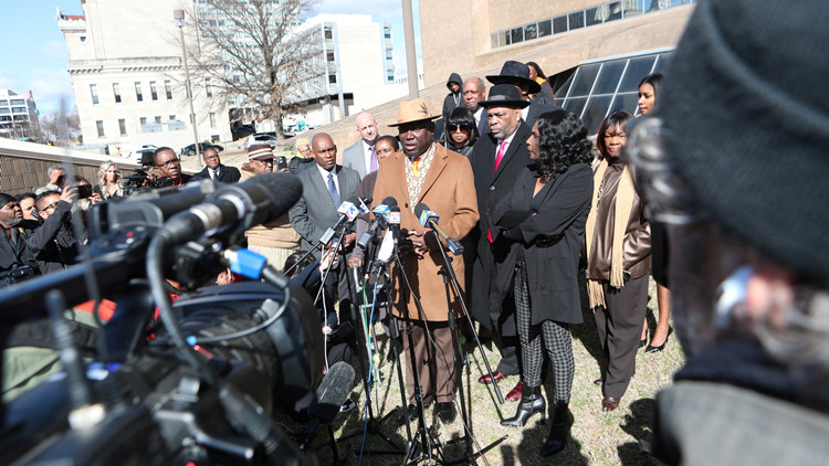 美非裔男子尼科爾斯遭警察毆打致死 涉案5人均不認罪