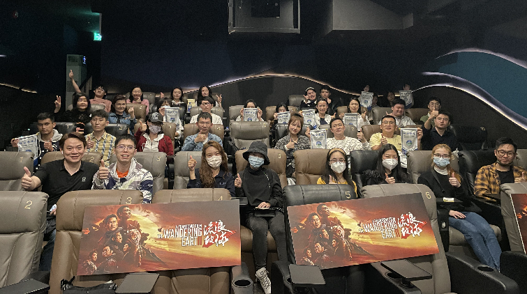 香港珠海學院師生「睇戲」團共賞《流浪地球2》 特技情節震撼人心
