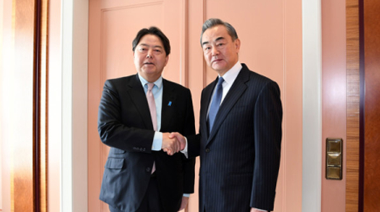 王毅會見日本外相林芳正