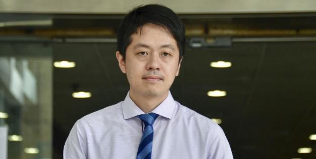 許智峯畏罪潛逃遭通緝 警方發信促回港自首