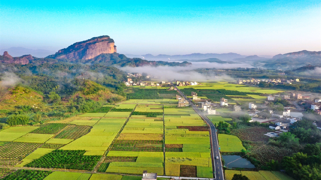 韶關徒步穿越丹霞「回歸」 近2萬人火熱報名