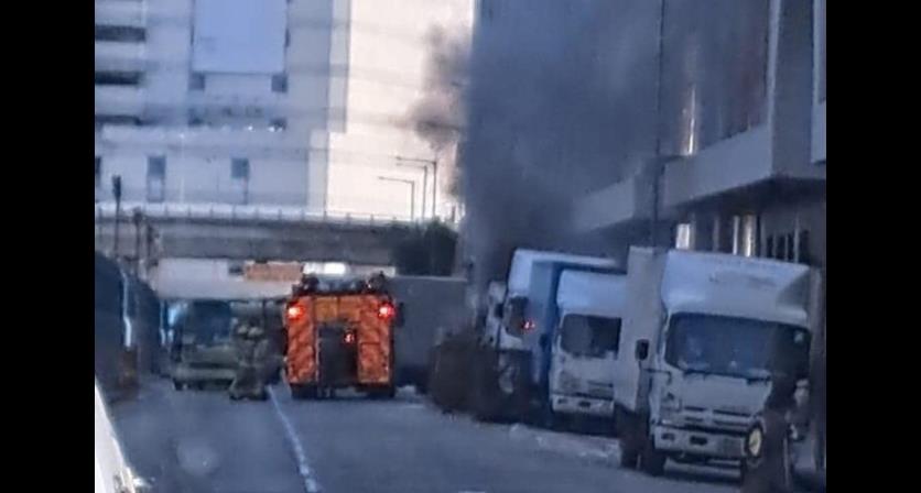 嘉業街車輛着火 相關路線全線封閉