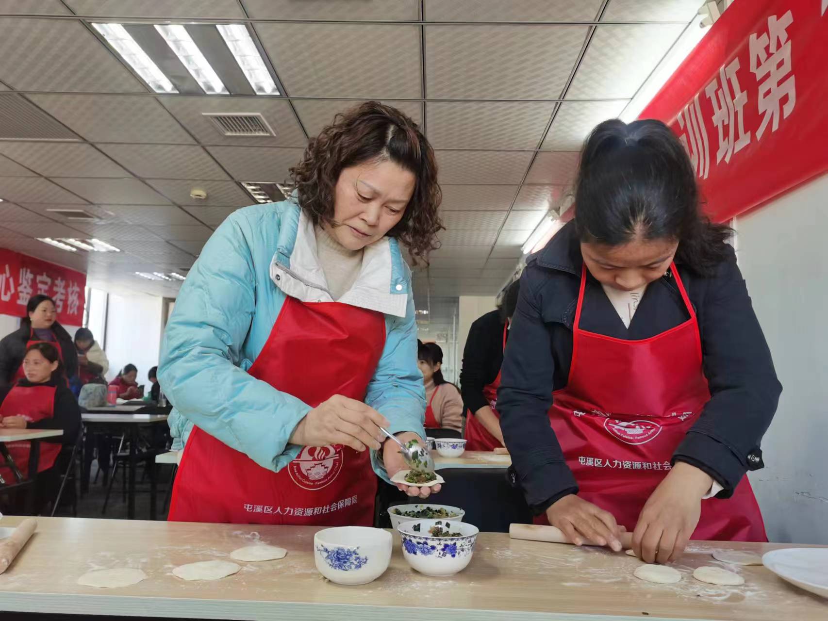 皖屯溪區：徽廚培訓強本領 促進就業暖民心