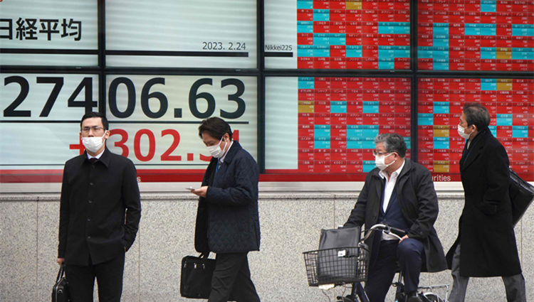 東京股市小幅下跌