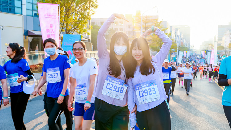 2023深圳女子時尚「微馬」跑出彩虹色