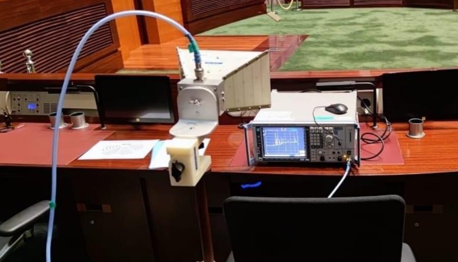 立法會會議廳更換具防干擾功能咪高峰系統