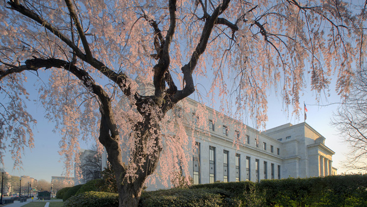 【港股密碼】美聯儲減息兩難