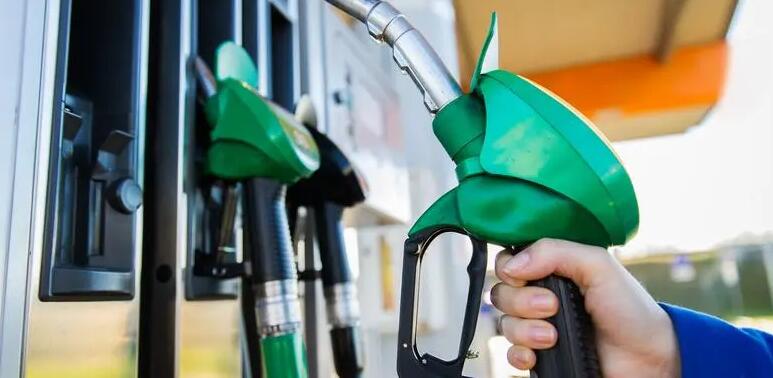 原油暴跌扭轉調價預期！成品油明晨或迎年內「第二跌」