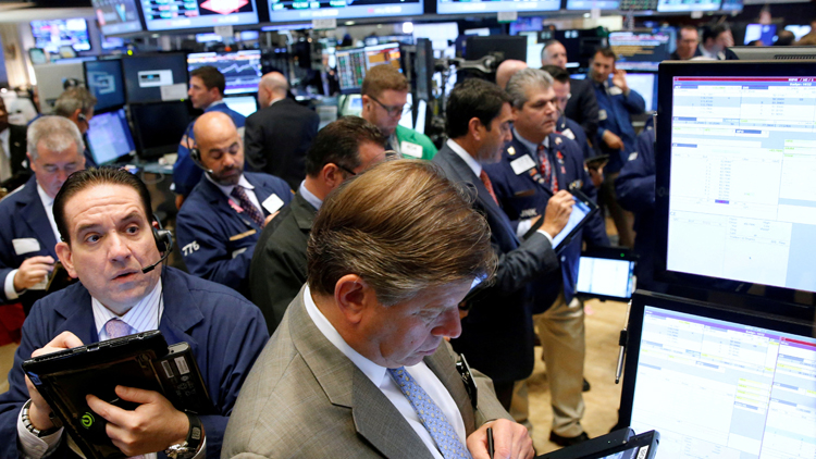 道指低開逾200點 銀行股再度下挫 第一共和銀行大跌停牌