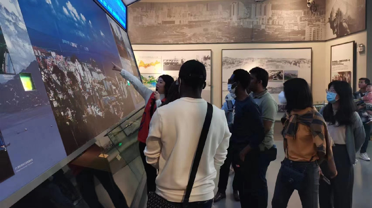 跨越時空對話歷史 外籍留學生循着紅色記憶看深圳